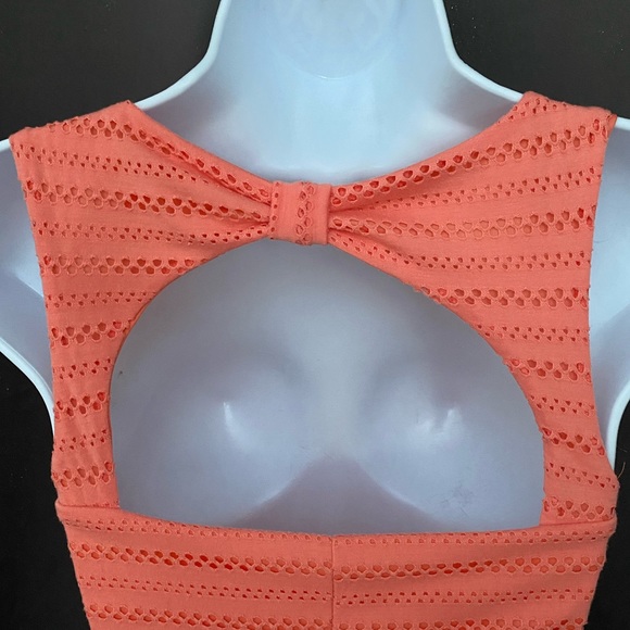 Woman’s dress - Picture 3 of 4